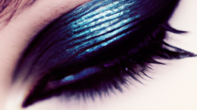 Daytime and Nighttime Eyeliner Looks