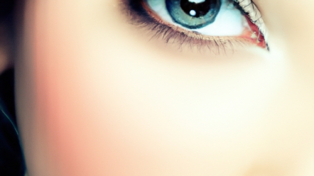 Effective Tips for Smudge-Free Eyeliner on Oily Skin