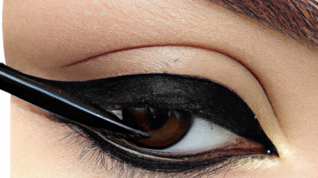 Tips for Flawless Eyeliner Application on Hooded Eyelids