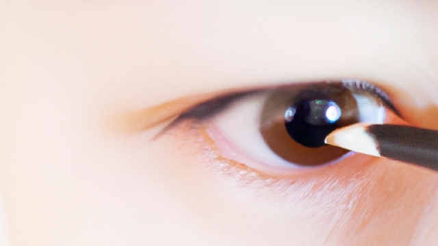 Tips for Smudge-free Eyeliner Allergy Season